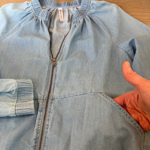 Fabletics Lightweight Chambray Bomber Style Zipper Jacket - Picture 3 of 8